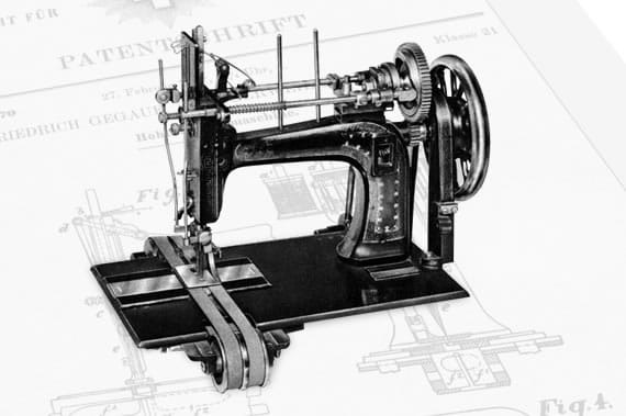 Первая бытовая швейная машина BERNINA 1932 г/ фото с сайта bernina.com